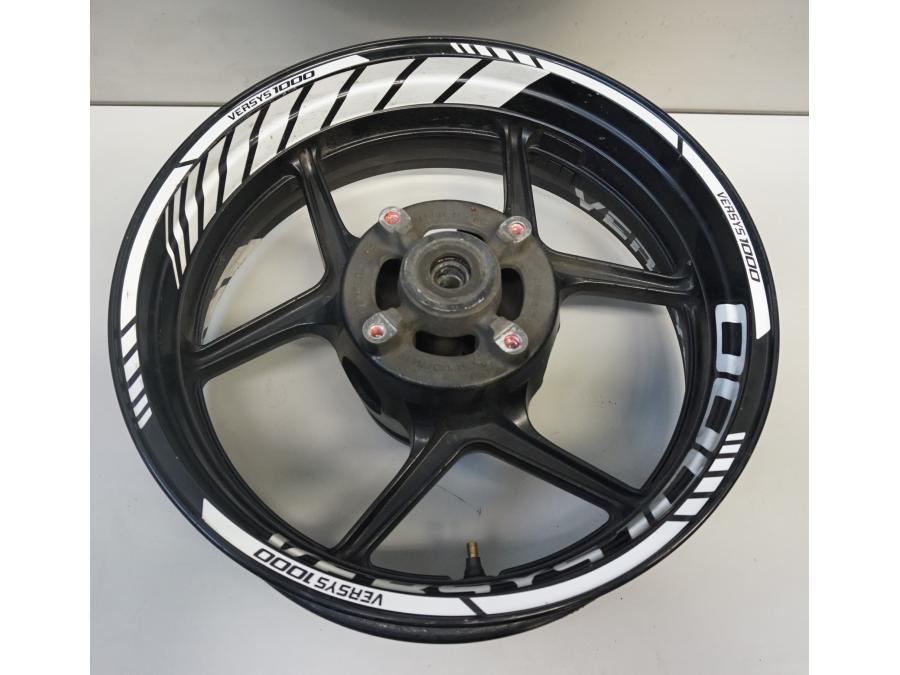 Baksidan på Fälg från en Kawasaki Versys 1000 -2015 motorcykel.