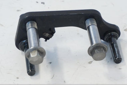 Framsidan på Bromsoksfäste från en Kawasaki ER-6N -2012 motorcykel.