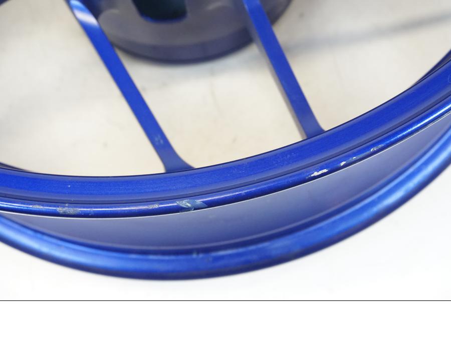 Extrabild5 på Fälg från en Yamaha MT-09 -2021 motorcykel.