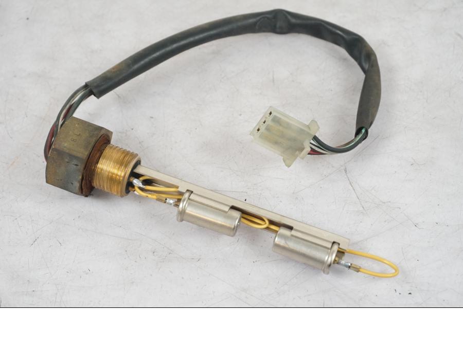 Vänster sida på Bensintankgivare från en Suzuki SV 650 -1999 motorcykel.