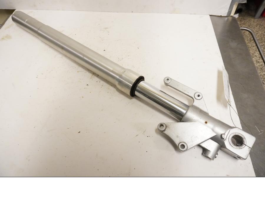 Framsidan på Gaffelben från en Hyosung GT 650 -2006 motorcykel.