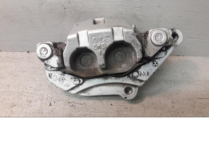 Baksidan på Bromsok från en Yamaha XVS 1100 -2001 motorcykel.