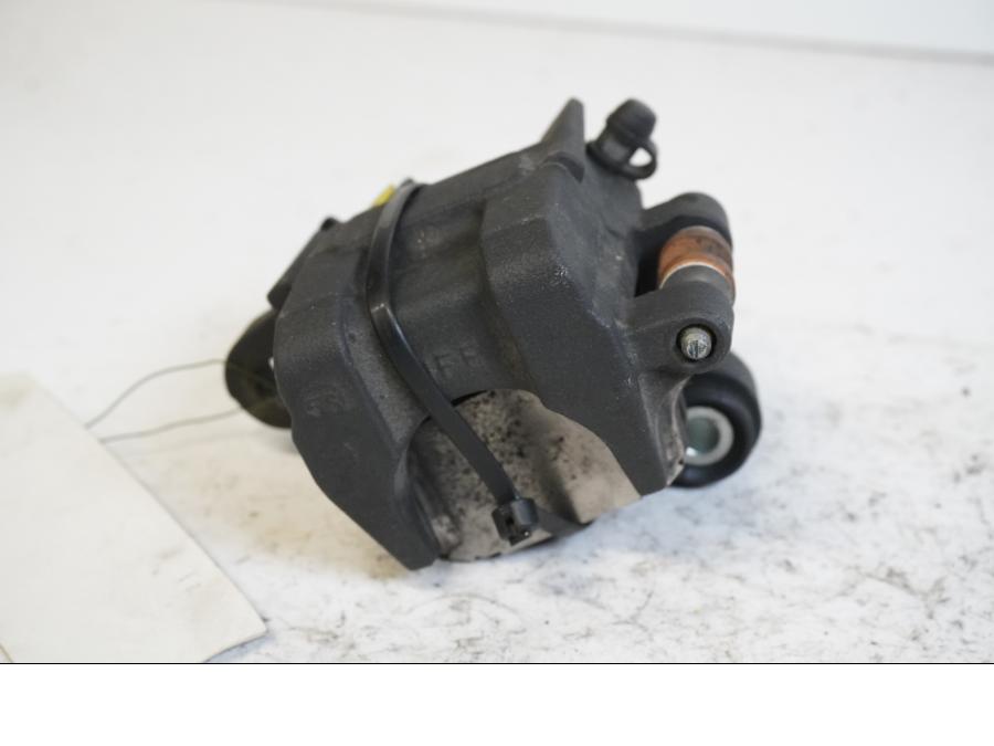 Baksidan på Bromsok från en Honda CRF 1000 Africa Twin -2016 motorcykel.