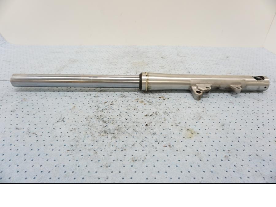 Framsidan på Gaffelben från en Yamaha XV 1600 -1999 motorcykel.