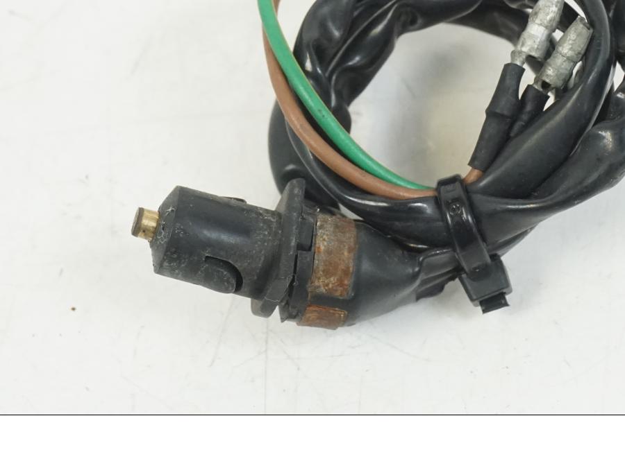 Baksidan på Bromsljuskontakt från en Yamaha XV 1100 -1993 motorcykel.