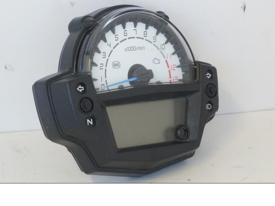 Höger sida på Instrumentpanel från en Kawasaki ER-6N -2012 motorcykel.