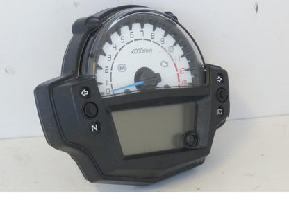 Höger sida på Instrumentpanel från en Kawasaki ER-6N -2012 motorcykel.