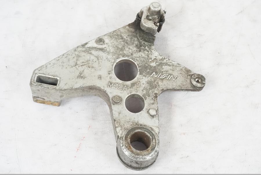 Framsidan på Bromsoksfäste från en Honda CBR 1000 F -1989 motorcykel.