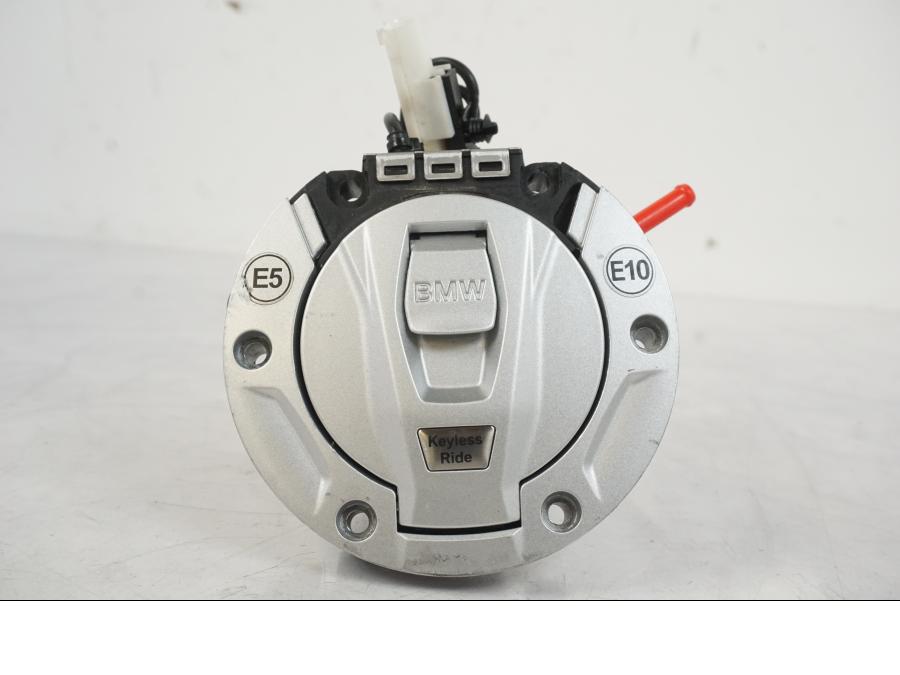 Baksidan på Bensintanklucka från en BMW R 1250 GS -2021 motorcykel.