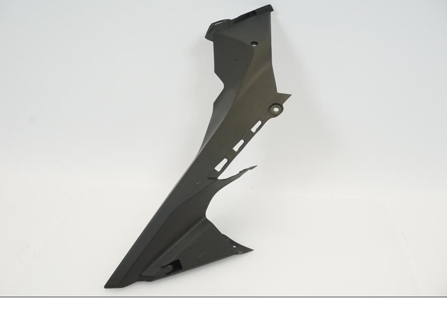 Framsidan på Kylarvinge från en KTM 1290 Super Duke -2020 motorcykel.