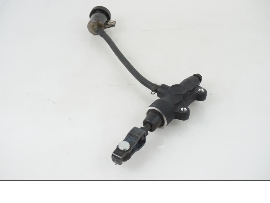 Framsidan på Bromshuvudcylinder från en H-D Adventure Pan America Special RA1250S -2021 motorcykel.