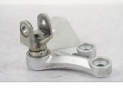 Vänster sida på Fotpinnefäste från en Suzuki GSX-R 750 -2006 motorcykel.