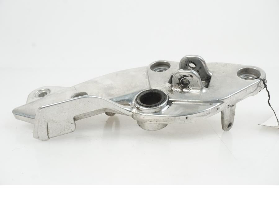 Vänster sida på Fotpinnefäste från en Yamaha XJ 900 -1997 motorcykel.