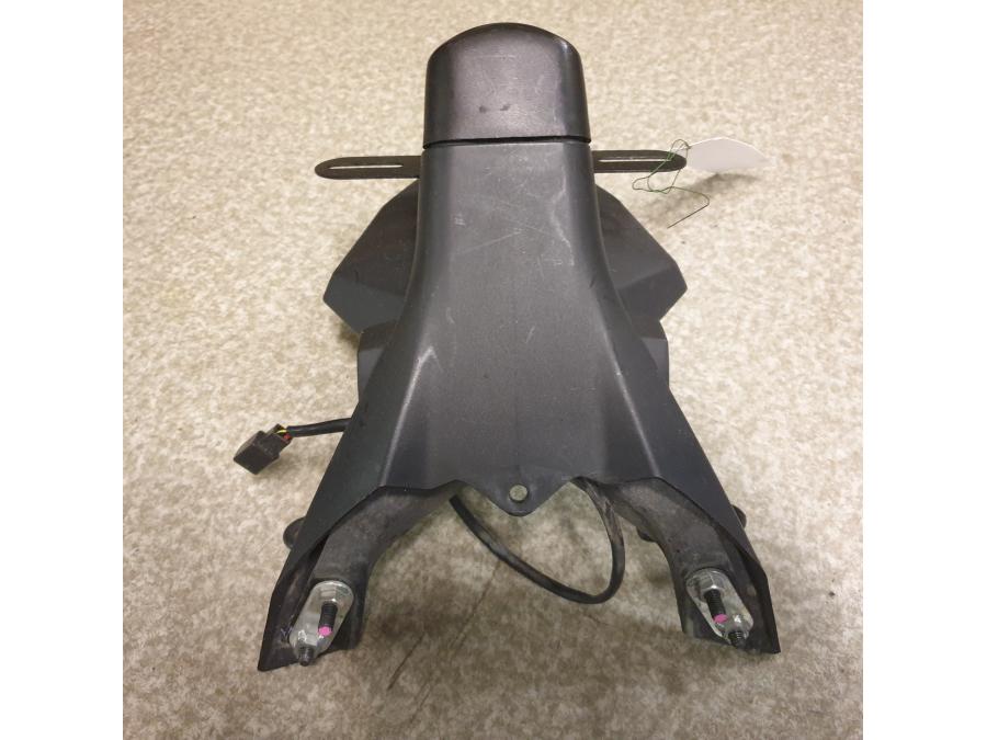 Höger sida på Skylthållare från en Kawasaki ER-6N -2011 motorcykel.