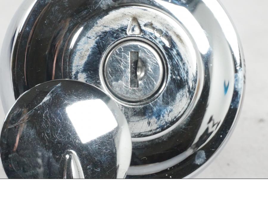 Extrabild3 på <p>Låssats från Kawasaki VN 900 Classic 2008.</p>

<p>Tändningslås, tanklock, sadellås och 1st nyckel.</p> motorcykel.