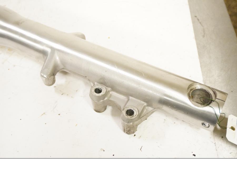 Baksidan på Gaffelben från en Kawasaki VN 1500 Classic Tourer -2000 motorcykel.