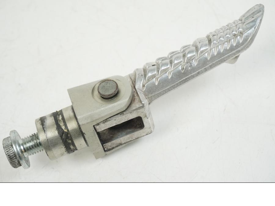 Snett nerifrån på Fotpinne från en Suzuki GSX-R 1000 -2007 motorcykel.