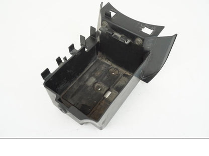 Framsidan på Batterihållare från en Kawasaki VN 1500 Mean Streak -2002 motorcykel.