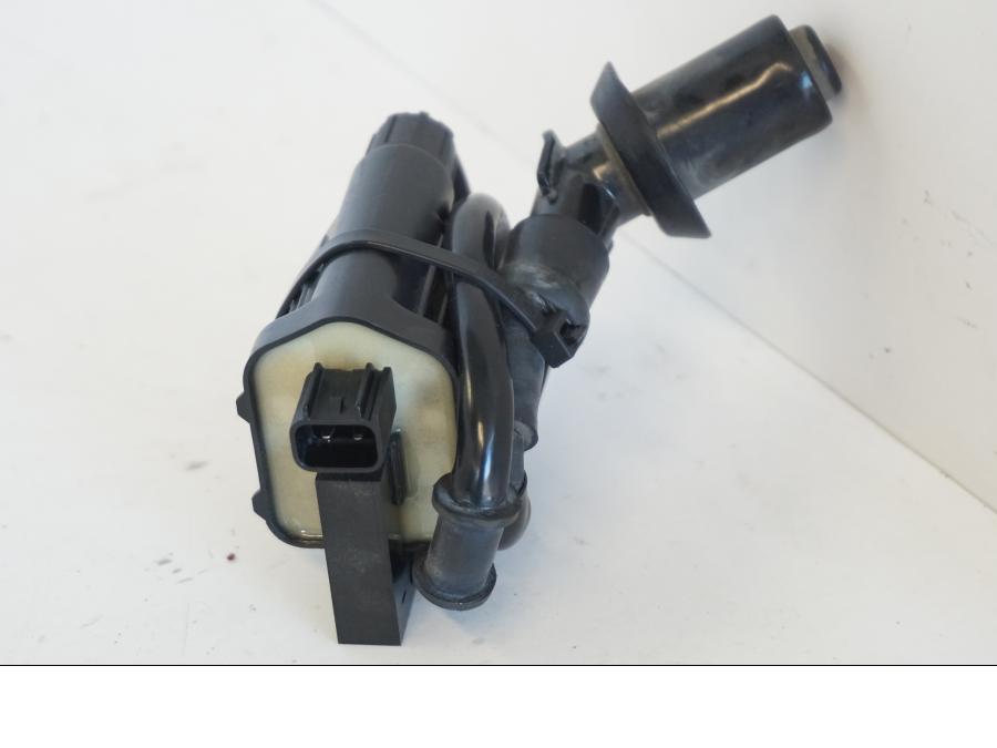 Snett uppifrån på Tändspole från en Kymco Agility 125 -2019 scooter.