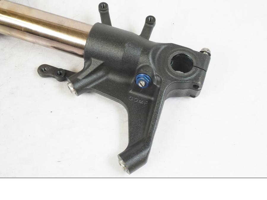 Höger sida på Gaffelben från en Suzuki GSX-R 750 -2007 motorcykel.