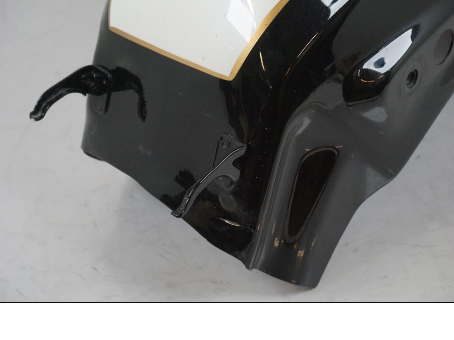 Extrabild2 på <p>Bakskärm till Triumph Rocket III Touring.</p>

<p>En mindre repa finns se bild.</p> motorcykel.