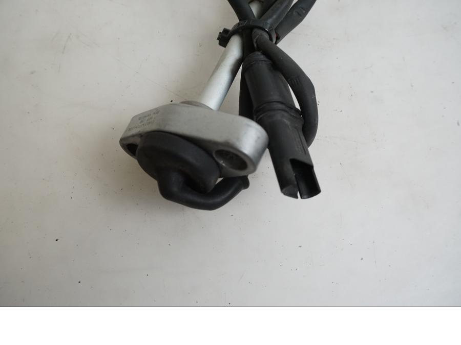 Höger sida på Oljenivågivare från en BMW K 1200 S -2007 motorcykel.