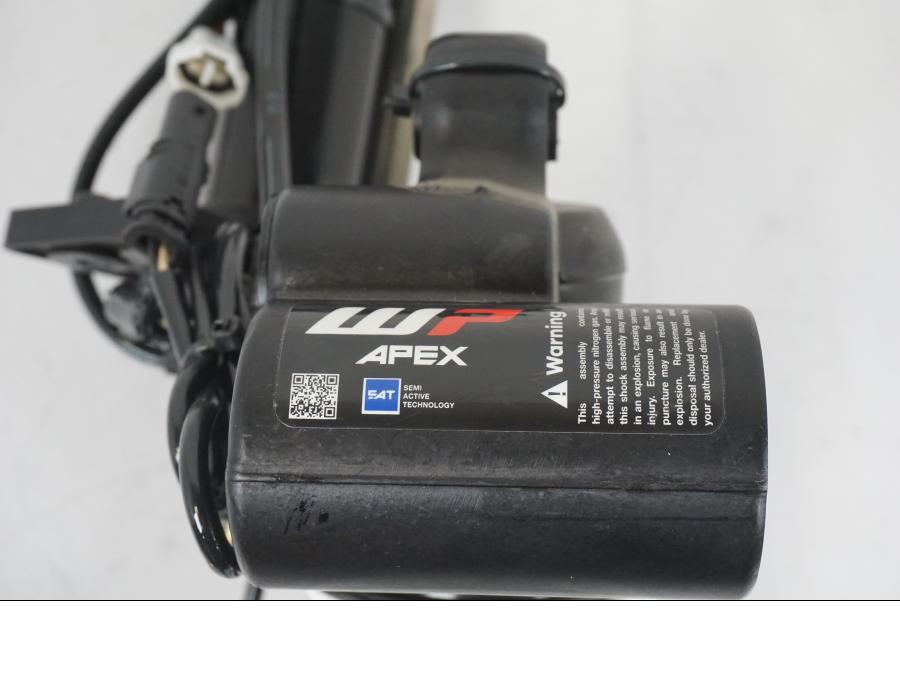 Extrabild4 på Stötdämpare från en KTM 1290 Super Duke R EVO -2023 motorcykel.