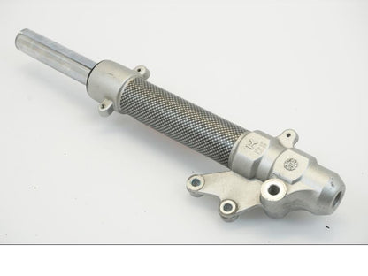 Snett nerifrån på Gaffelben från en Yamaha NS50F Aerox 4 -2017 moped.