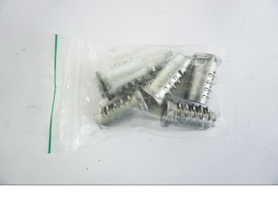 Snett nerifrån på Låssats från en Ducati Desert X -2022 motorcykel.