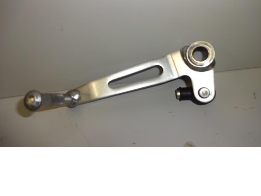 Baksidan på Växelpedal från en Kawasaki Z 1000 -2014 motorcykel.