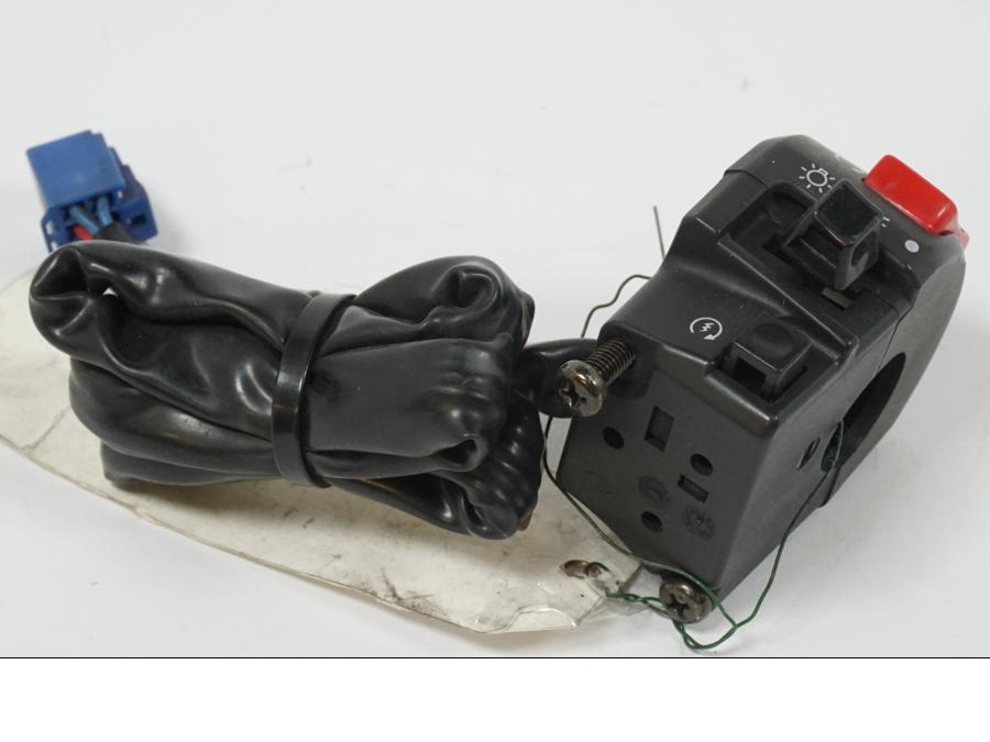 Baksidan på Styrelreglage från en Yamaha YZF 1000 R1 -2003 motorcykel.