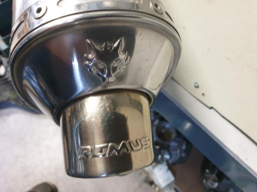 Vänster sida på Ljuddämpare Sport från en BMW F 800 S -2005 motorcykel.