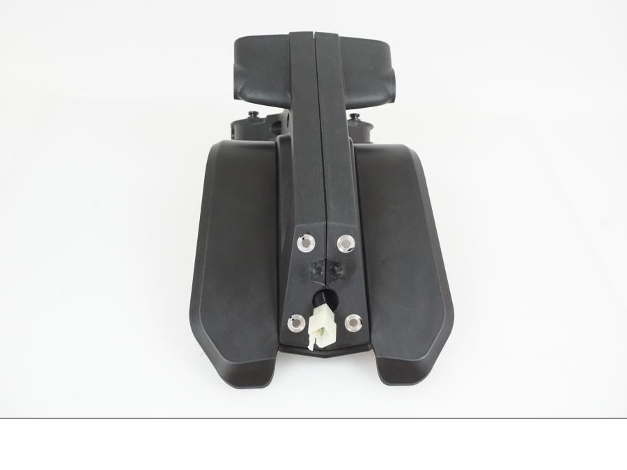 Snett uppifrån på Skylthållare från en KTM 890 Duke -2020 motorcykel.