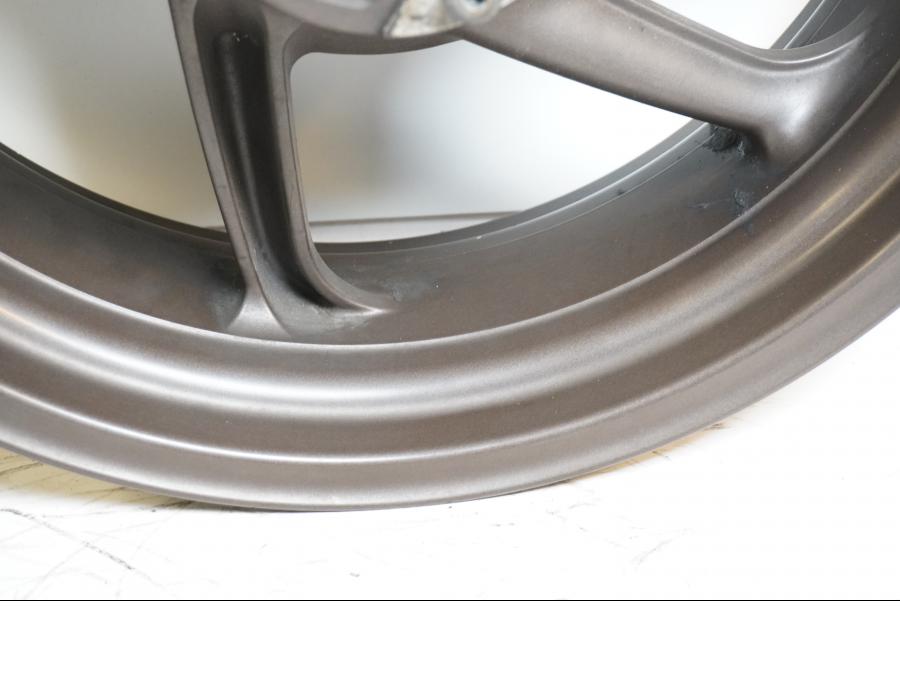 Höger sida på Fälg från en Cagiva Raptor 1000 -2002 motorcykel.