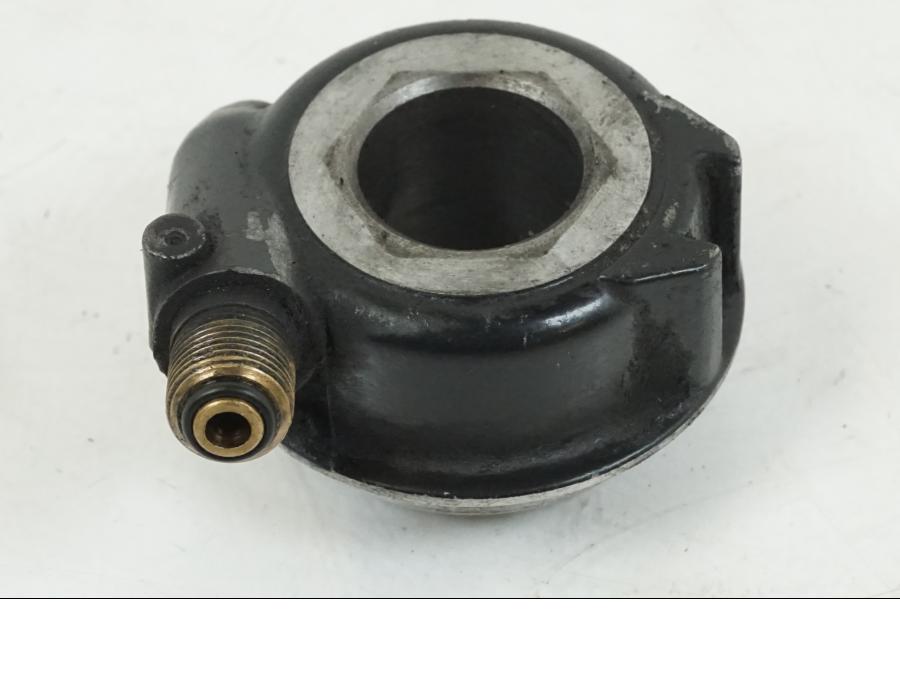 Vänster sida på Hastighetsdrivning från en Yamaha XJR 1300 -2002 motorcykel.