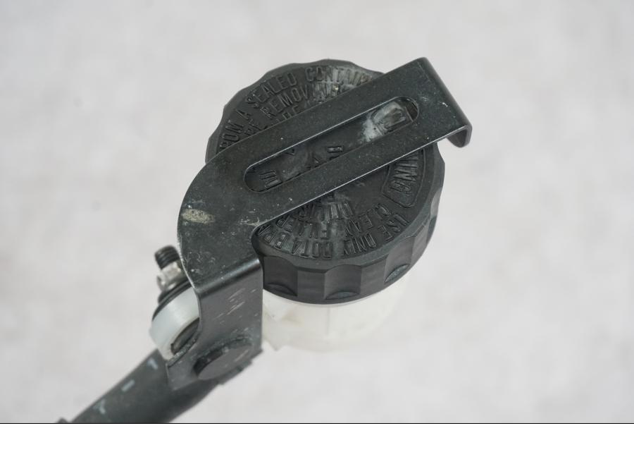 Extrabild1 på Bromsvätskebehållare från en Yamaha MT-09 -2016 motorcykel.