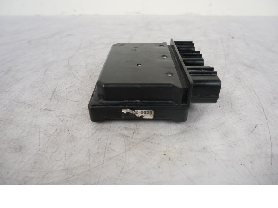 Baksidan på Reläbox från en Kawasaki Versys 650 -2014 motorcykel.