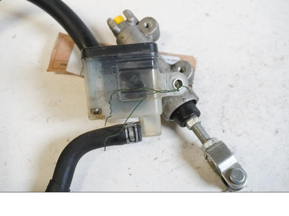 Höger sida på Bromshuvudcylinder från en Suzuki GSX 1300 BK -2008 motorcykel.