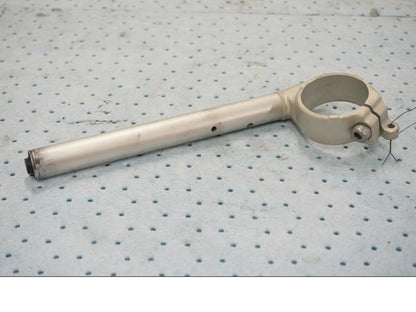 Baksidan på Styre från en Yamaha YZF 1000 R1 -2006 motorcykel.