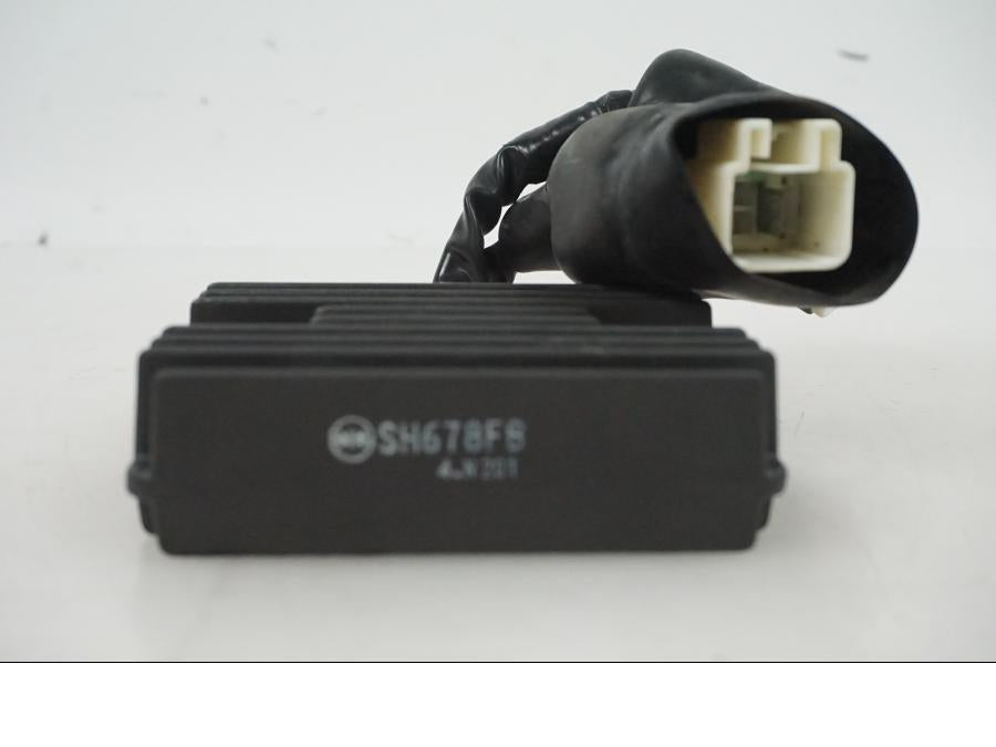 Snett uppifrån på Likriktare från en Honda CBR 1000 -2005 motorcykel.