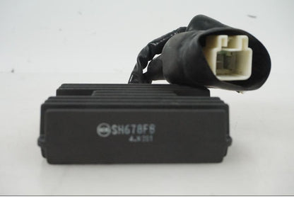 Snett uppifrån på Likriktare från en Honda CBR 1000 -2005 motorcykel.