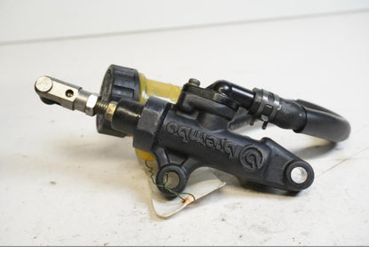 Höger sida på Bromshuvudcylinder från en Yamaha YZF 1000 R1 -2003 motorcykel.