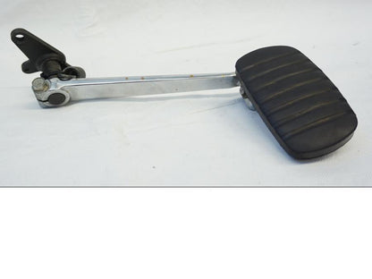 Framsidan på Bromspedal från en Kawasaki VN 900 -2006 motorcykel.