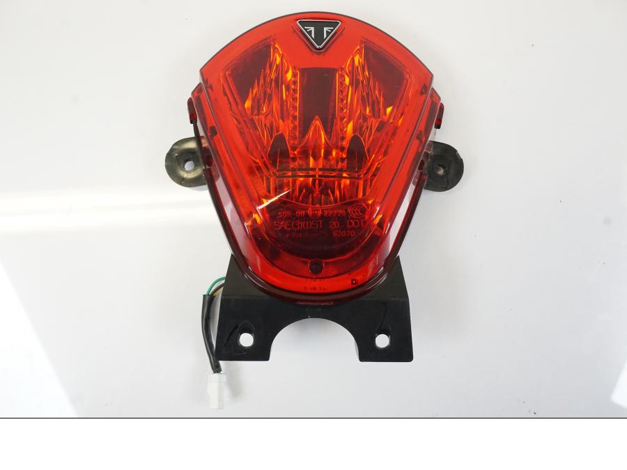 Framsidan på Baklampa från en Triumph Trident -2021 motorcykel.