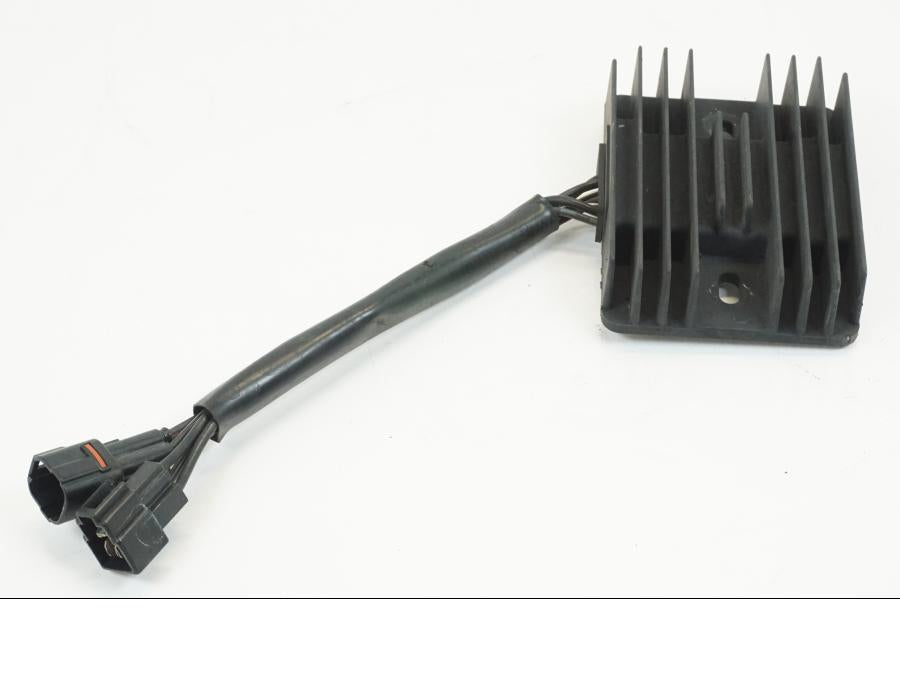 Baksidan på Likriktare från en Suzuki GSX-R 1000 -2009 motorcykel.