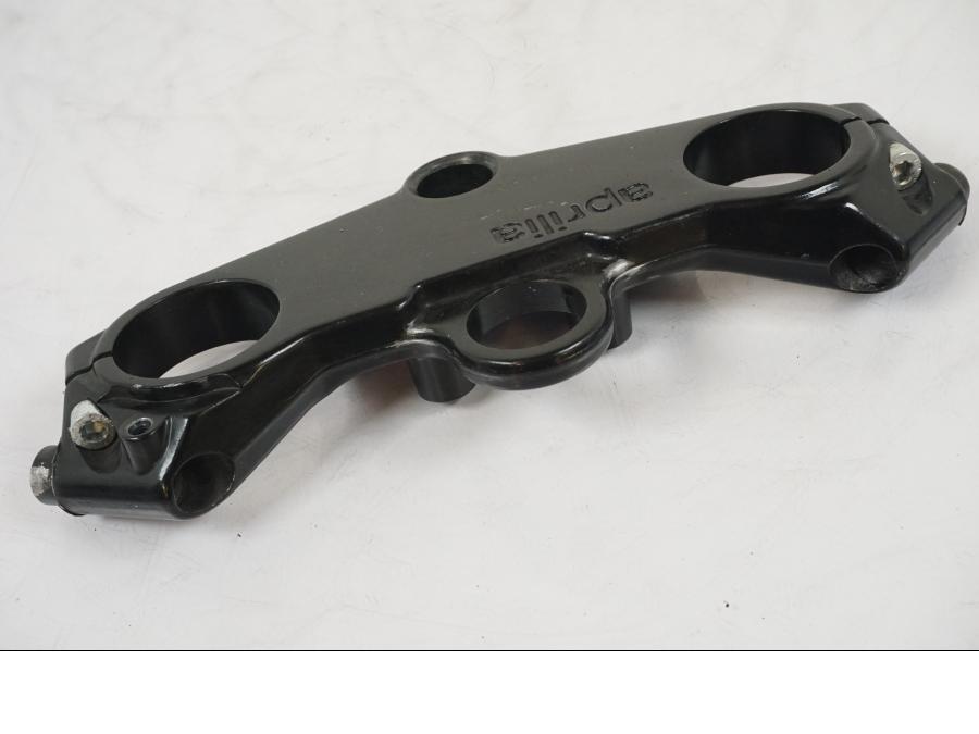 Snett nerifrån på Gaffelkrona från en Aprilia RS 125 -2000 motorcykel.