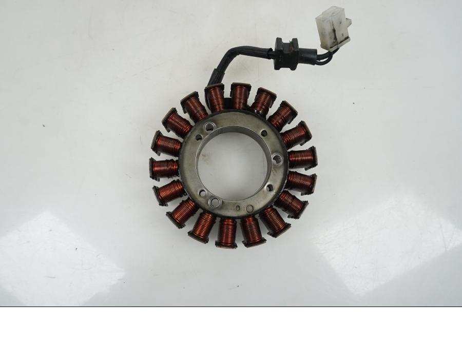 Framsidan på Generator från en Kawasaki VN 1600 -2004 motorcykel.