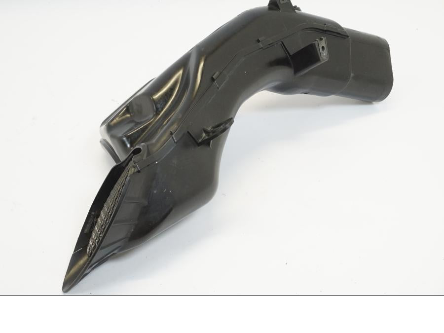 Vänster sida på Luftrör från en Suzuki GSX 1300 R -2008 motorcykel.