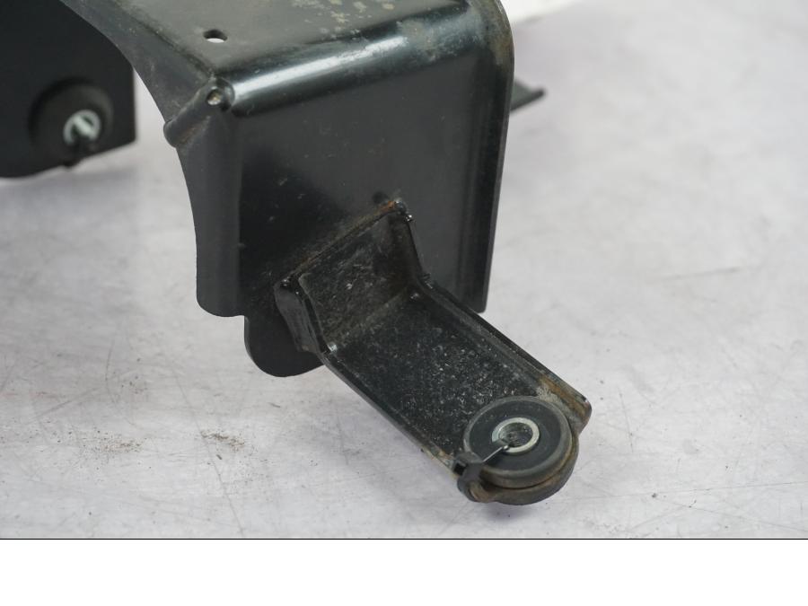 Snett nerifrån på ABS Låda från en Suzuki GSF 1250 -2010 motorcykel.