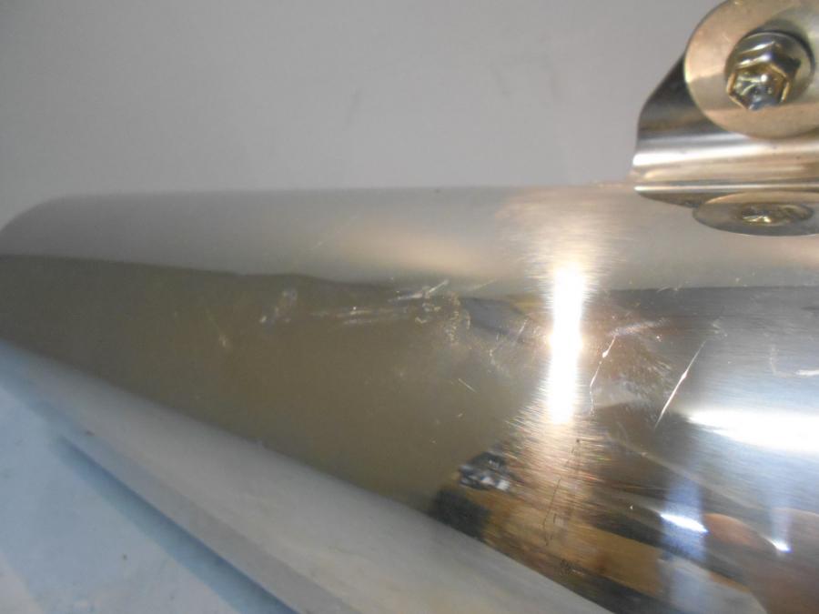 Vänster sida på Ljuddämpare från en Suzuki GSF 1250 -2011 motorcykel.